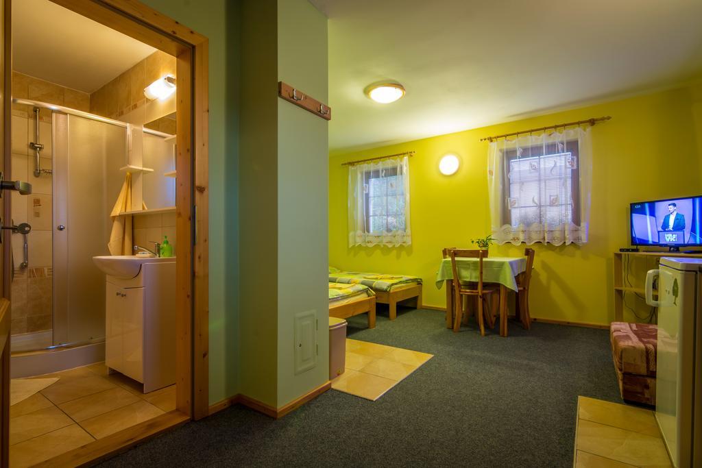 Ada Apartments Liptovský Trnovec Oda fotoğraf